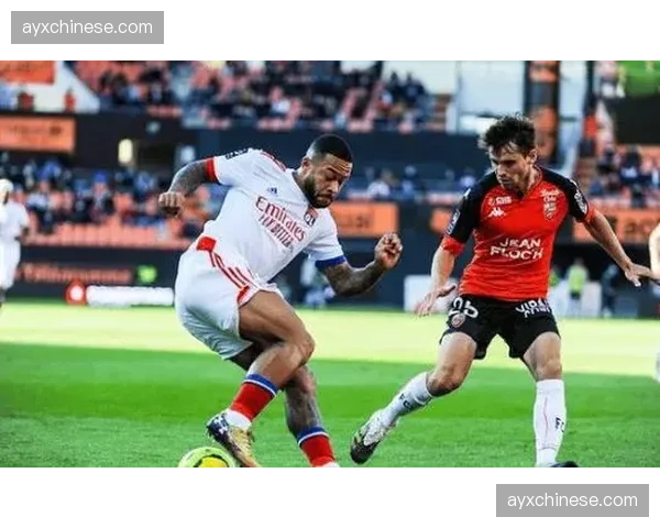 法甲焦点战伤病深度解析：里昂与洛里昂多人缺阵攻防体系面临考验